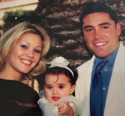 Childhood picture of Atiana De La Hoya with her parents Shanna Moakler and Oscar De La Hoya